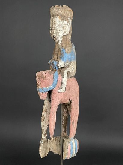 Poteau Chin

Partie d'un poteau rituel, Cornac...