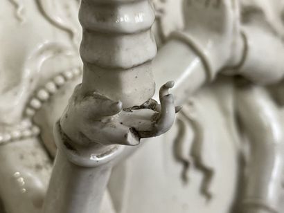 Grande sculpture en porcelaine blanche de...