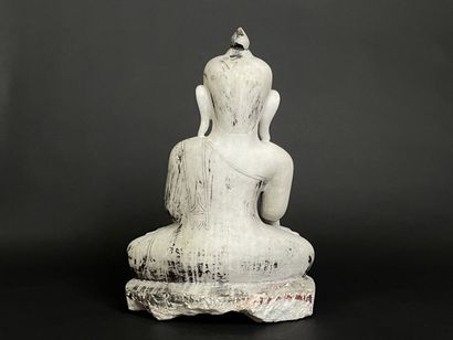 Bouddha Sakyamuni. 
Bouddha drapé d'une robe...