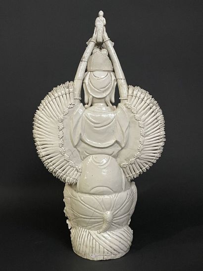 Grande sculpture en porcelaine blanche de...
