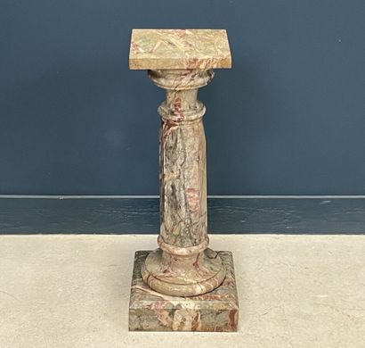 Colonne en marbre veiné gris rose et beige.....
