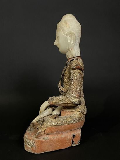 Bouddha Sakyamuni
Bouddha en albâtre, bois...