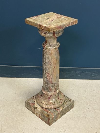 Colonne en marbre veiné gris rose et beige.....