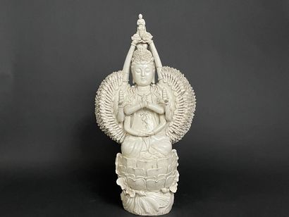 Grande sculpture en porcelaine blanche de...
