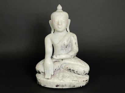 Bouddha Sakyamuni. 
Bouddha drapé d'une robe...