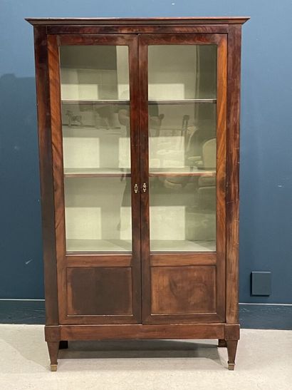 Bibliothèque en placage d'acajou ouvrant...