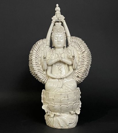 Grande sculpture en porcelaine blanche de...