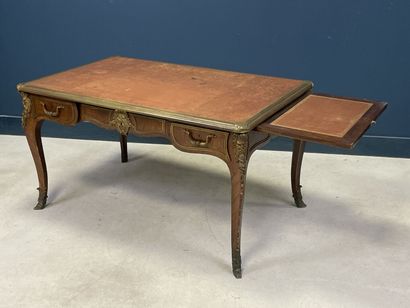 Bureau plat en frisage de satiné, plateau...