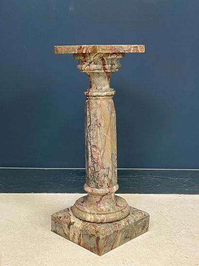 Colonne en marbre veiné gris rose et beige.....
