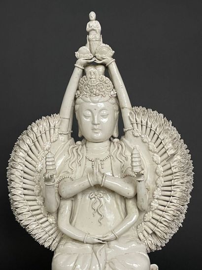 Grande sculpture en porcelaine blanche de...