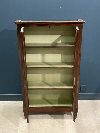 Bibliothèque en placage d'acajou ouvrant...