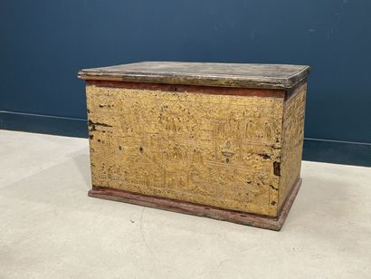 Très beau coffre en bois de teck, doté d'un...
