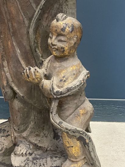Large statue in partially gilded carved wood.
Chinese...