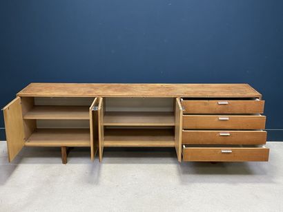 Buffet en enfilade, en placage de teck et...