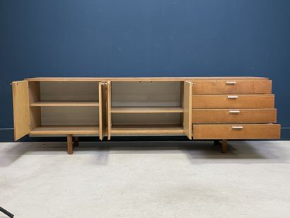 Buffet en enfilade, en placage de teck et...