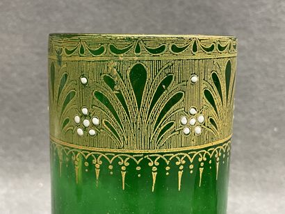 LEGRAS vers 1900. 
Garniture comprenant une...