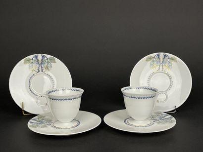 LALIQUE Service Mures.
Deux tasses et quatre...