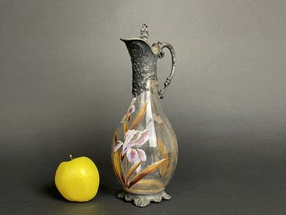 Aiguière en verre à décor émaillé d'iris,...