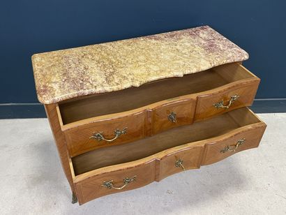 Commode pantalonnière galbée, en frisage...