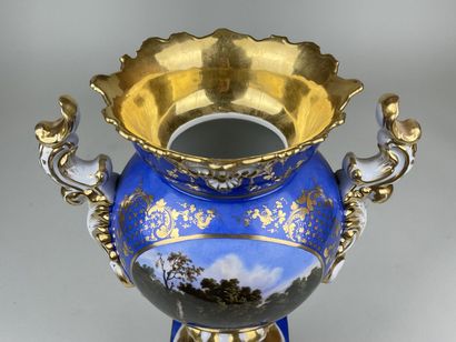 Paire de vases sur piédouche sur socle en...