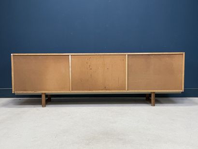 Buffet en enfilade, en placage de teck et...