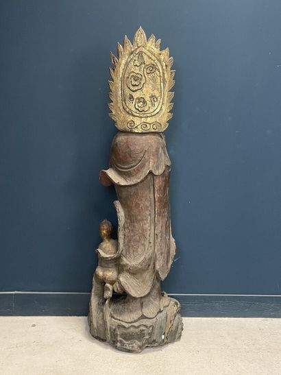 Large statue in partially gilded carved wood.
Chinese...