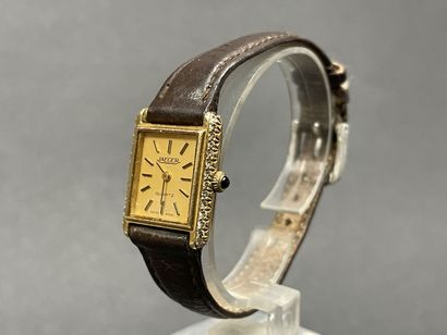 JAEGER Montre de dame en or, soulignée de...