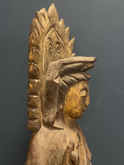 Large statue in partially gilded carved wood.
Chinese...