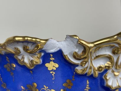 Paire de vases sur piédouche sur socle en...