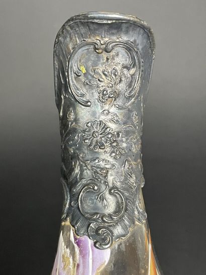 Aiguière en verre à décor émaillé d'iris,...