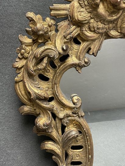 Violin mirror, wood and gilded stucco frame,...