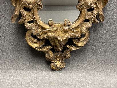 Violin mirror, wood and gilded stucco frame,...