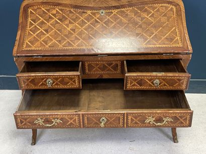 Sloping desk inlaid with lattice work, opening...