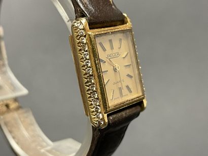 JAEGER Montre de dame en or, soulignée de...