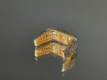 Bague accidentée en or et diamants, diamant...