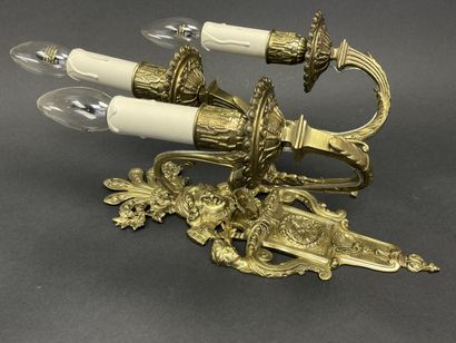Paire d'appliques en bronze doré à trois...