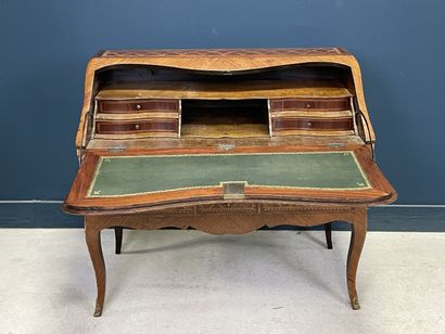 Sloping desk inlaid with lattice work, opening...