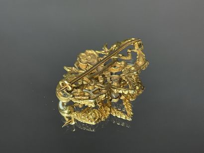 Broche en or et émail, vers1900.
Or 750°/00
L:...