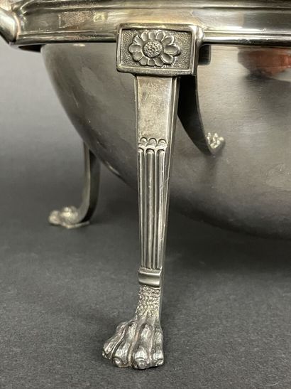 Légumier couvert ovale sur pieds avec couvercle...