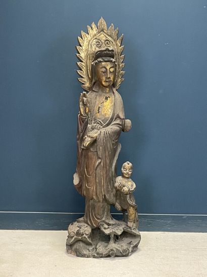 Large statue in partially gilded carved wood.
Chinese...