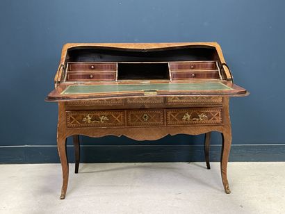 Sloping desk inlaid with lattice work, opening...