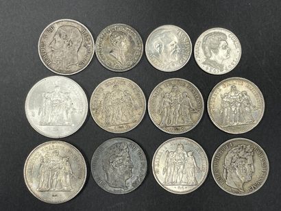 Lot de pièces de monnaies en argent. 
Poids:...