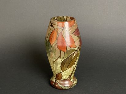 LEGRAS
Vase à décor émaillé de feuilles de...