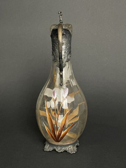 Aiguière en verre à décor émaillé d'iris,...
