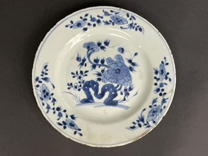 Five porcelain plates from China 18th c.
D....