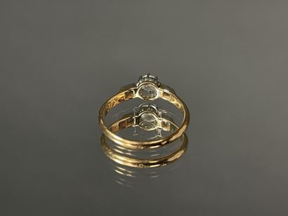 Bague en or sertie d'un diamant taille ancienne...