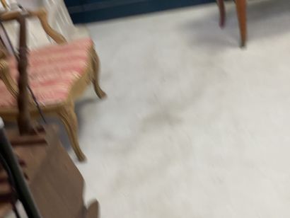 Commode pantalonnière galbée, en frisage...