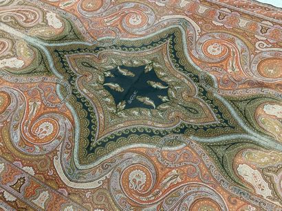 Grand cachemire. 
340 x 160 cm. 
Déchiru...