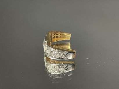 Bague accidentée en or et diamants, diamant...
