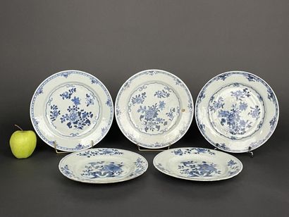 Five porcelain plates from China 18th c.
D....
